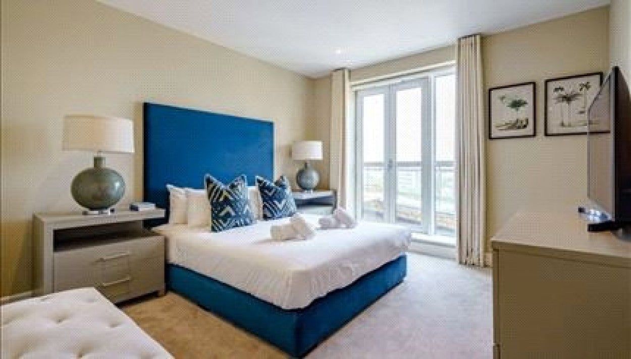 Flat Westferry Circus in Greater London