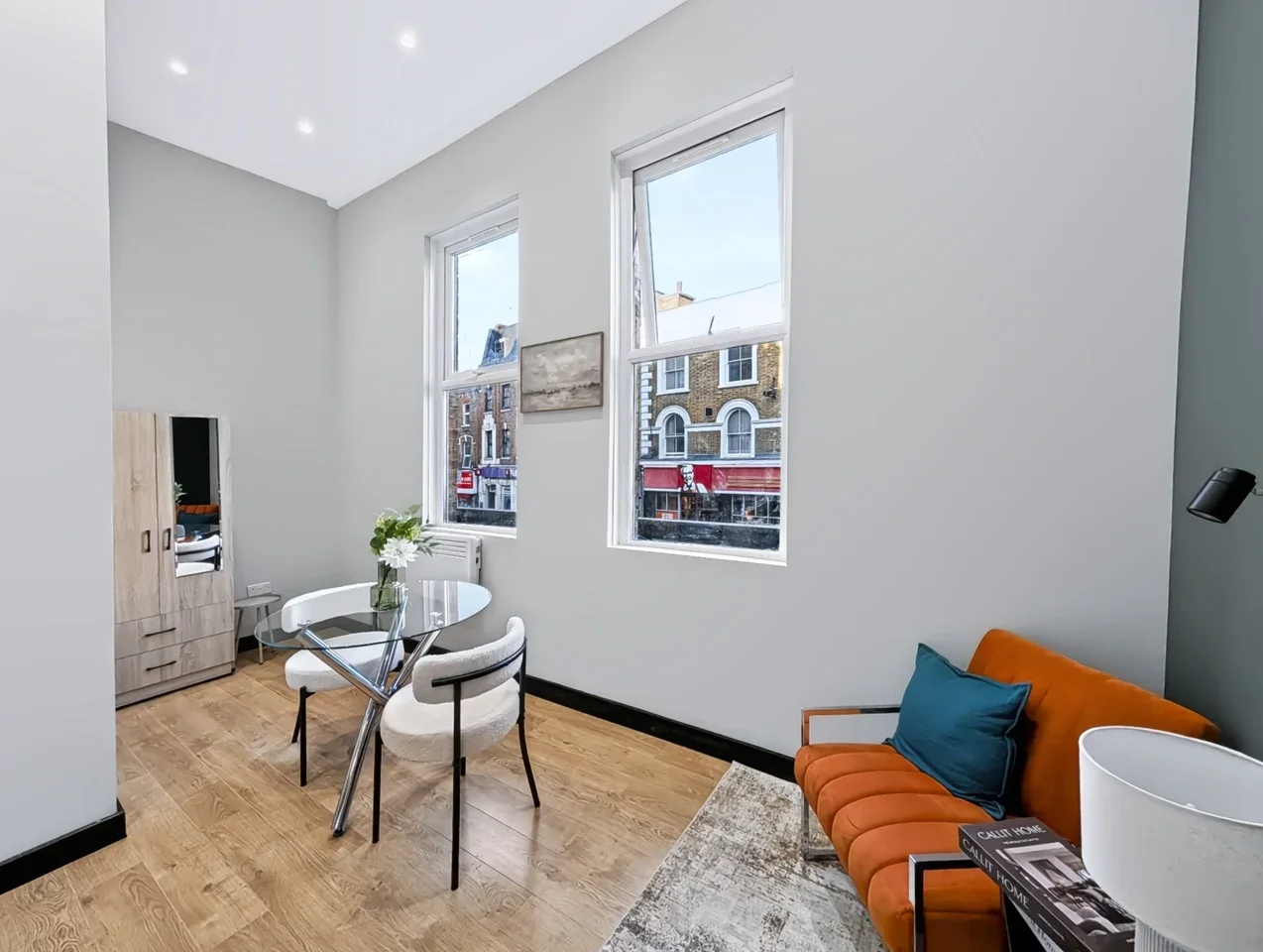 Flat Stoke Newington High Street in Greater London