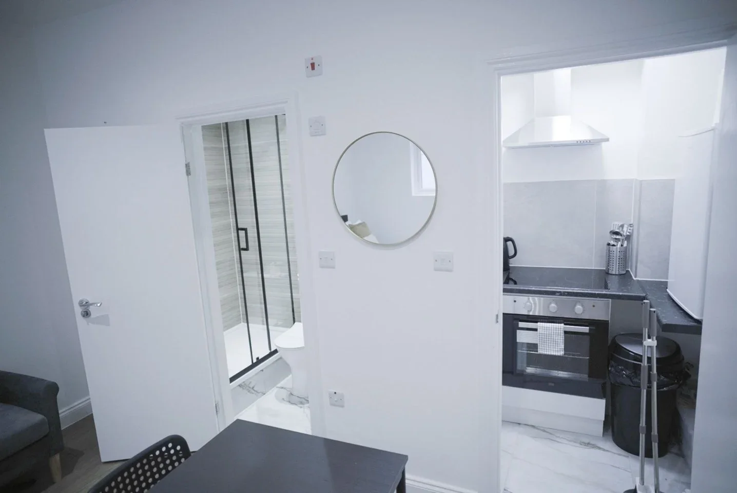 Flat Kingsland Road in Greater London