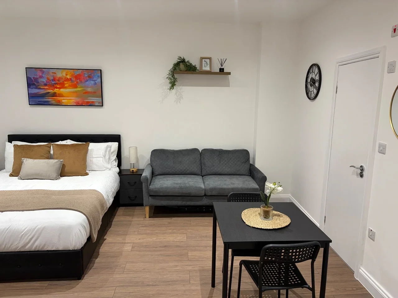 Flat Kingsland Road in Greater London