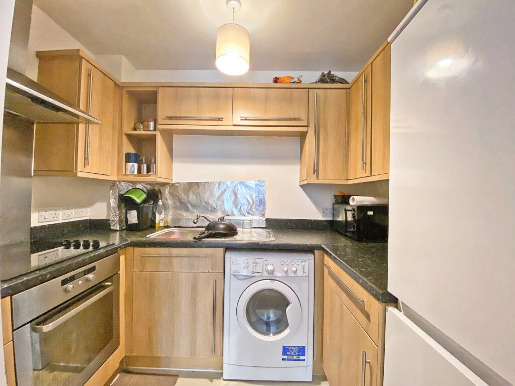 Flat Coombe Way in Rushmoor
