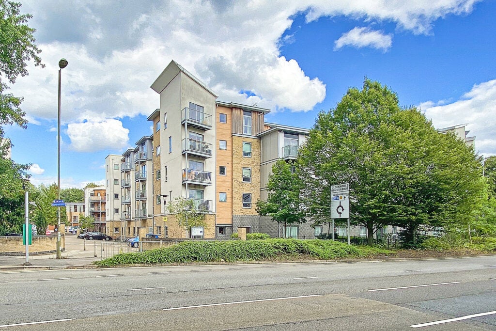 Flat Coombe Way in Rushmoor