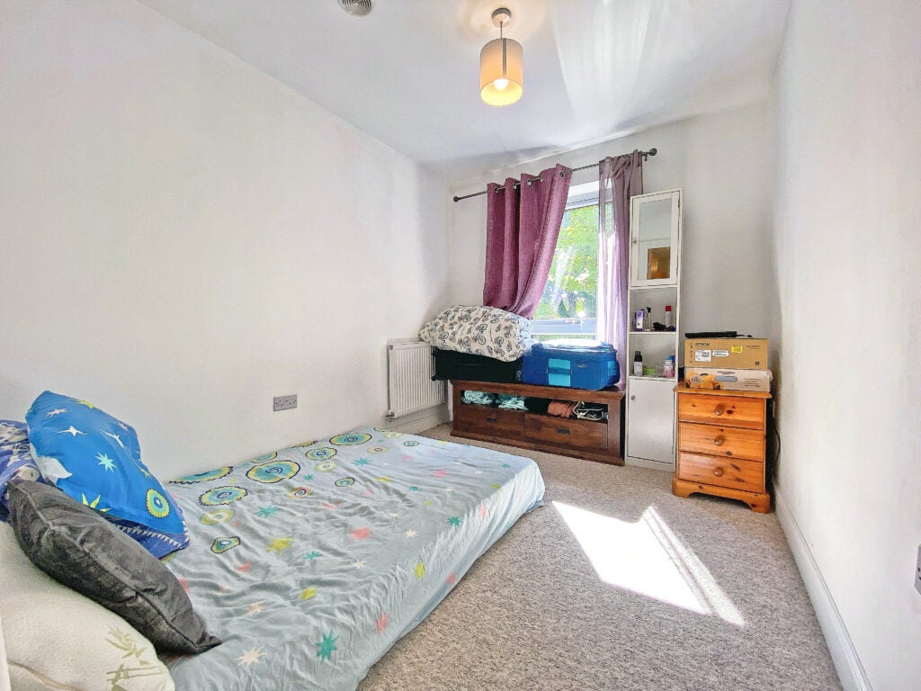 Flat Coombe Way in Rushmoor