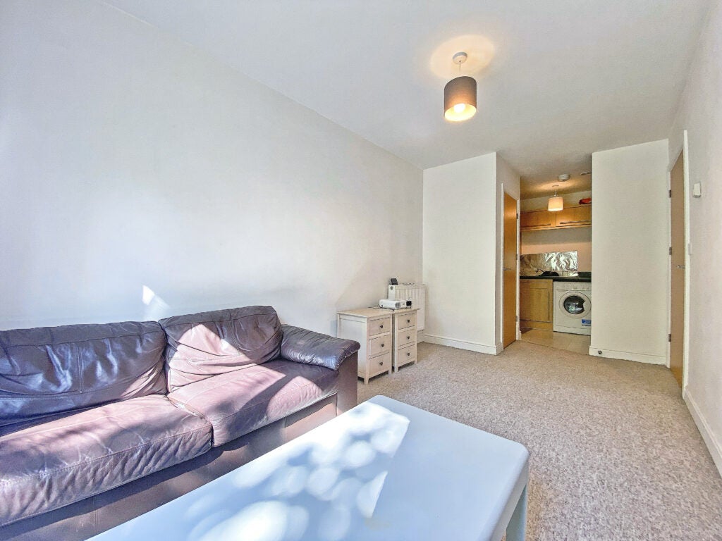 Flat Coombe Way in Rushmoor
