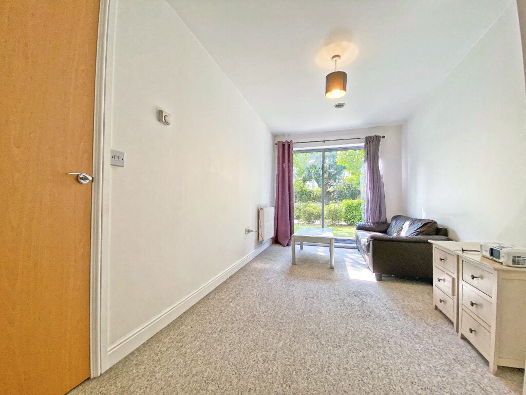 Flat Coombe Way in Rushmoor