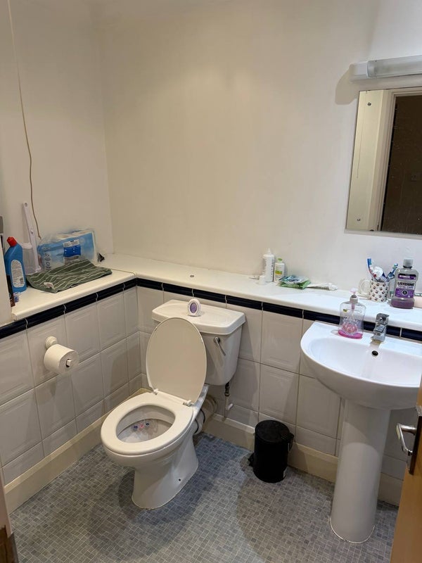Room Poplar High Street in Greater London