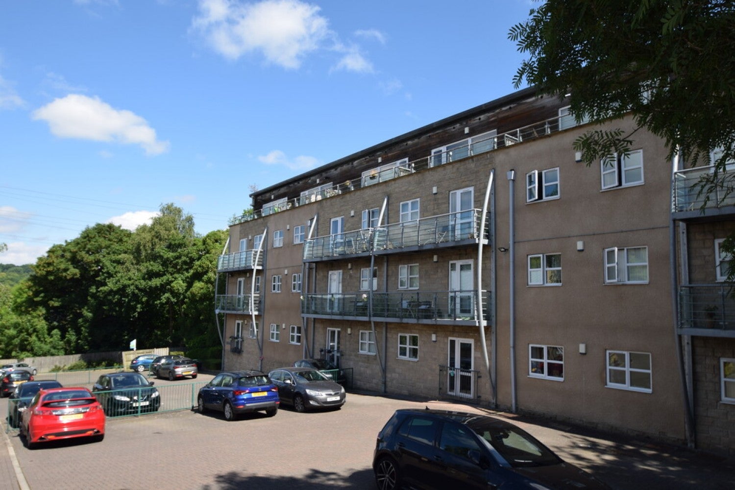 Flat Brackendale in Bradford
