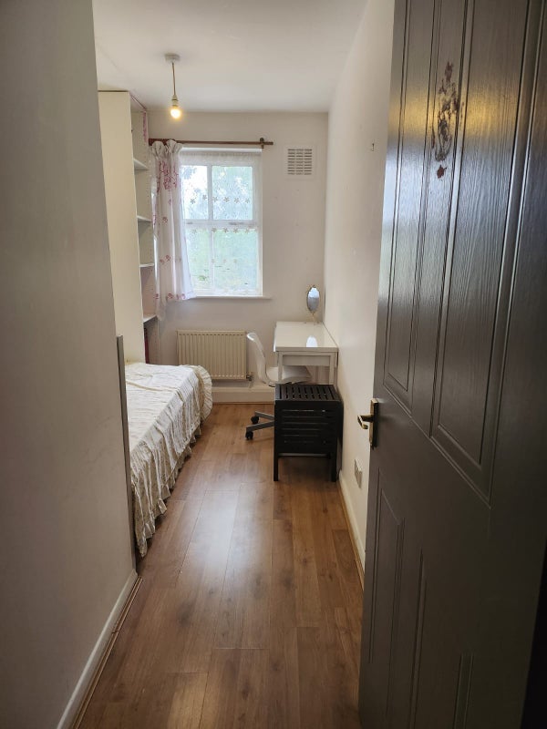 Room Coppetts Road in Greater London