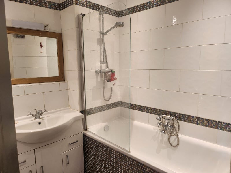 Room Coppetts Road in Greater London