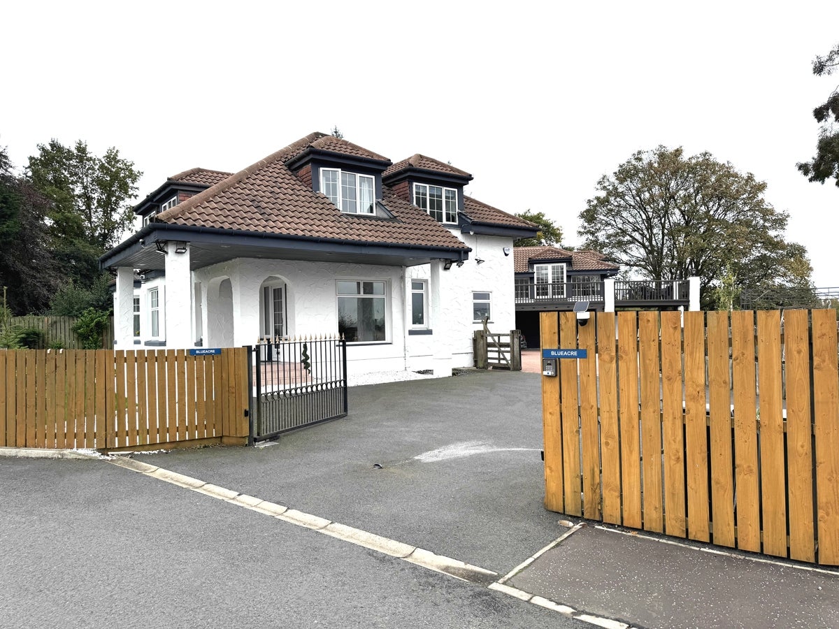 House Mearns Road in Newton Mearns