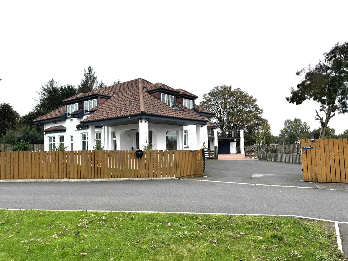 House Mearns Road in Newton Mearns