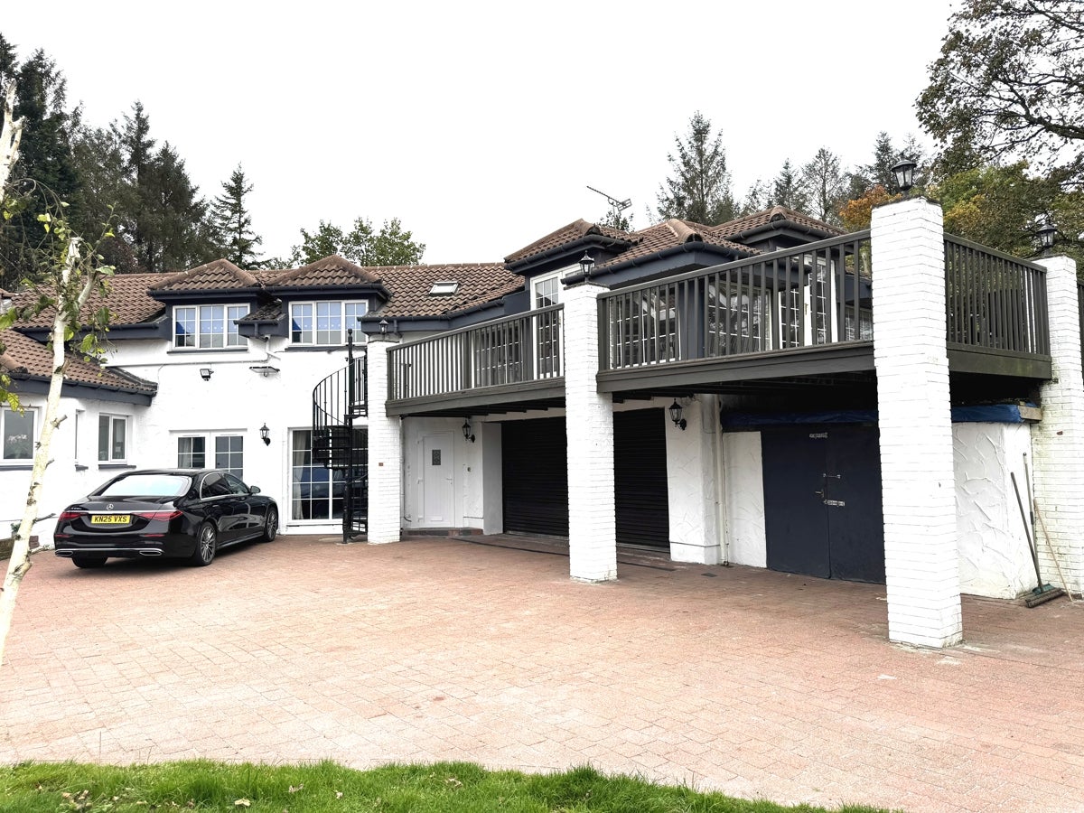 House Mearns Road in Newton Mearns
