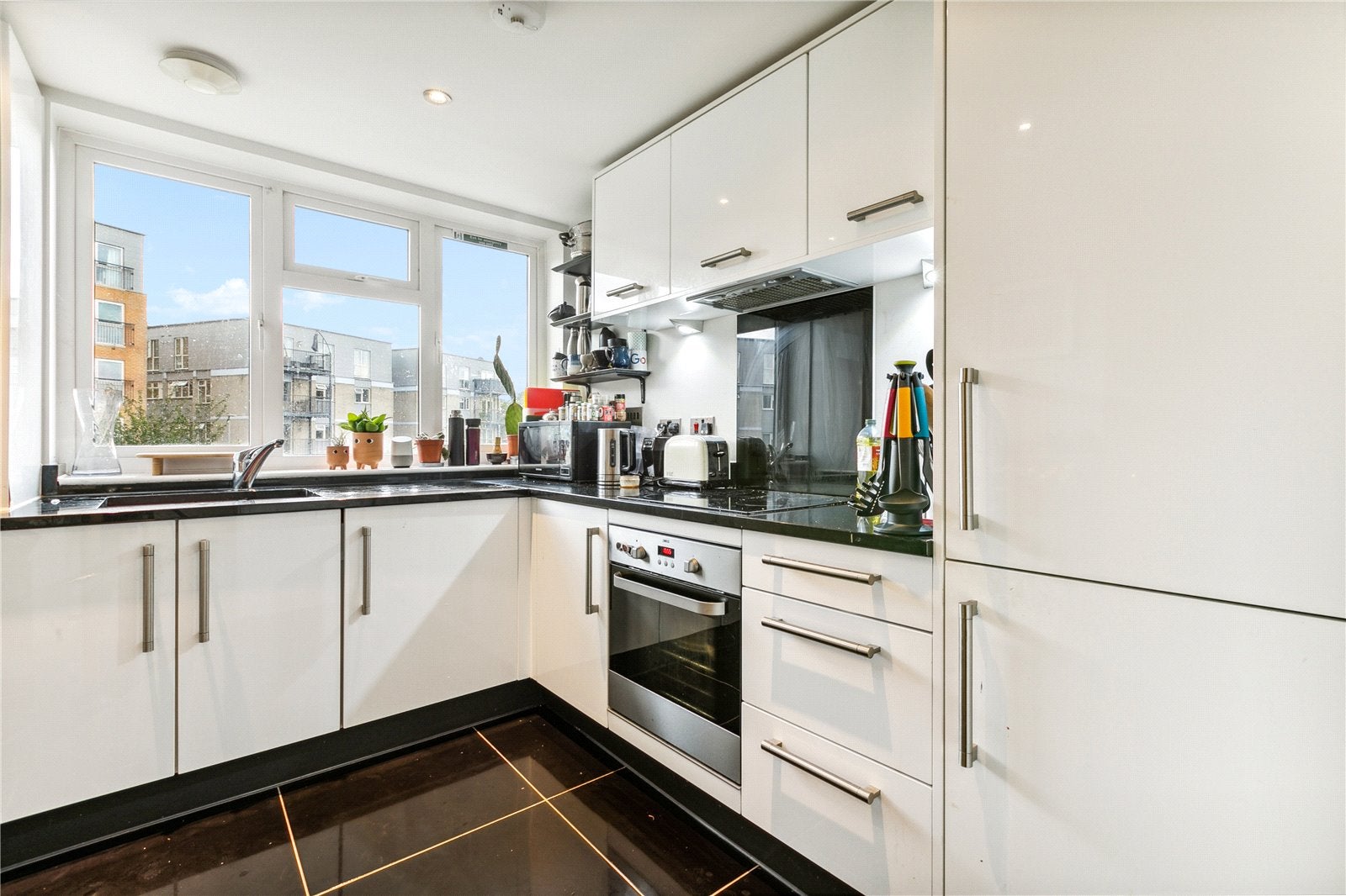 Flat Limerick Close in Greater London