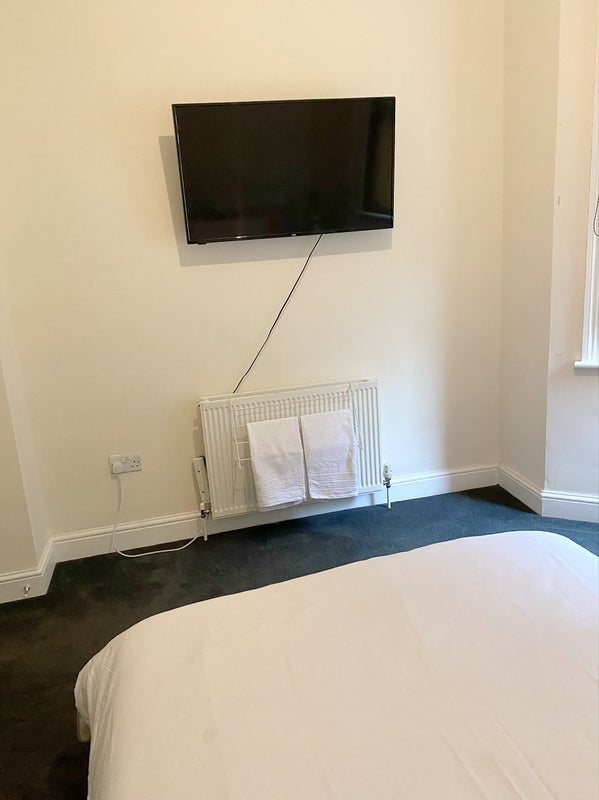 Room Wallbutton Road in Greater London