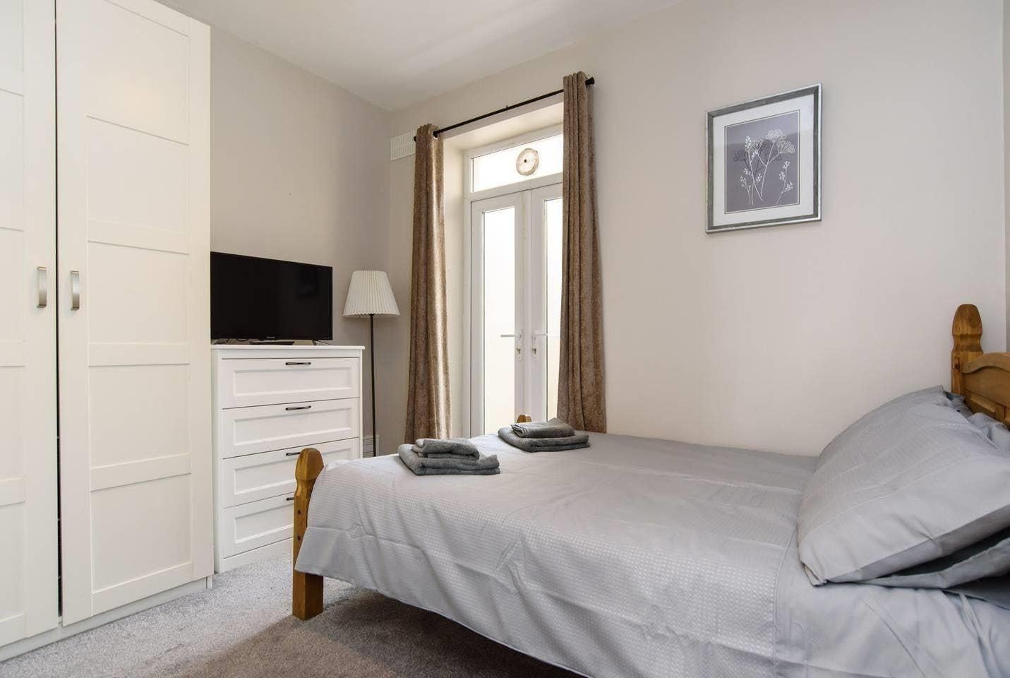 Flat Moira Terrace in Cardiff