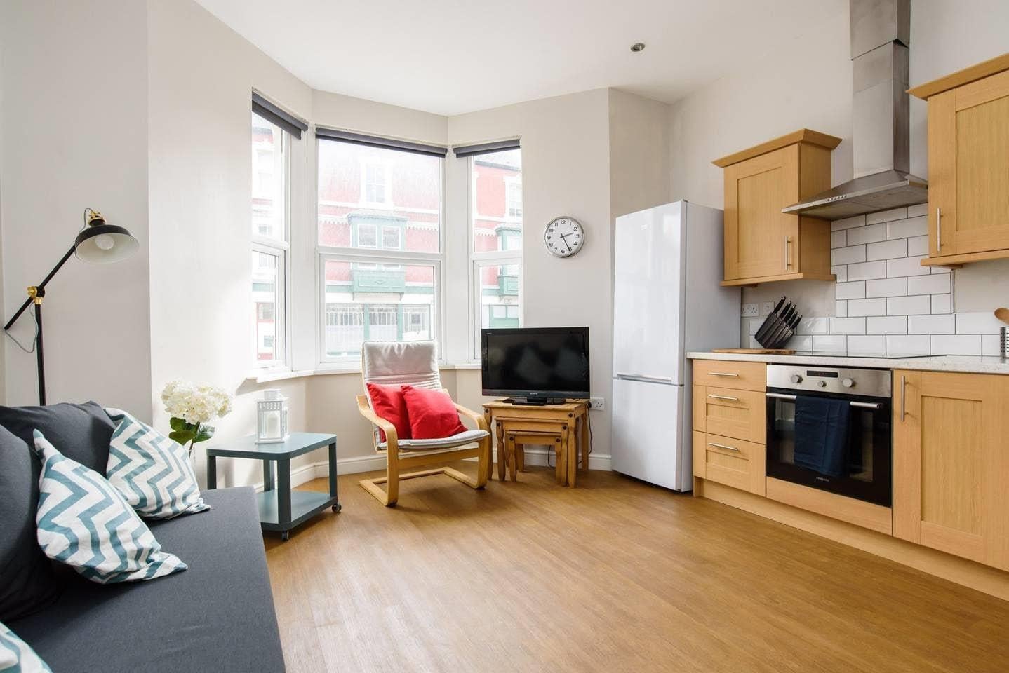 Flat Moira Terrace in Cardiff