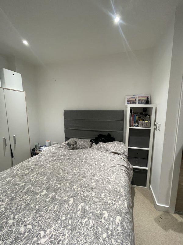 Room Radial Avenue in Greater London