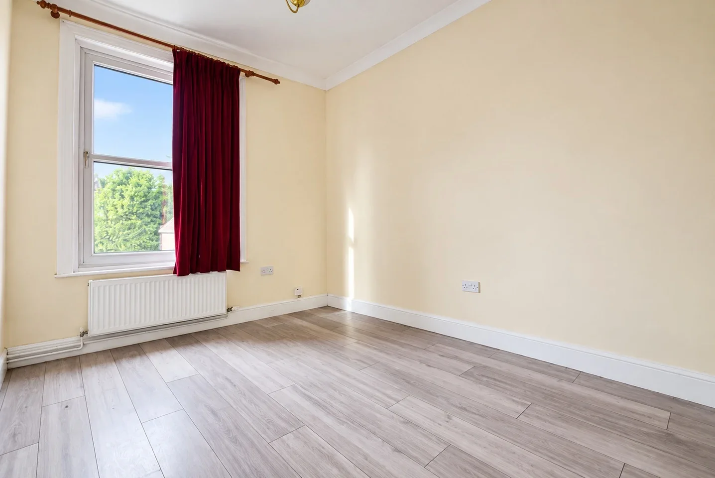 Flat Cuxton Road in Strood