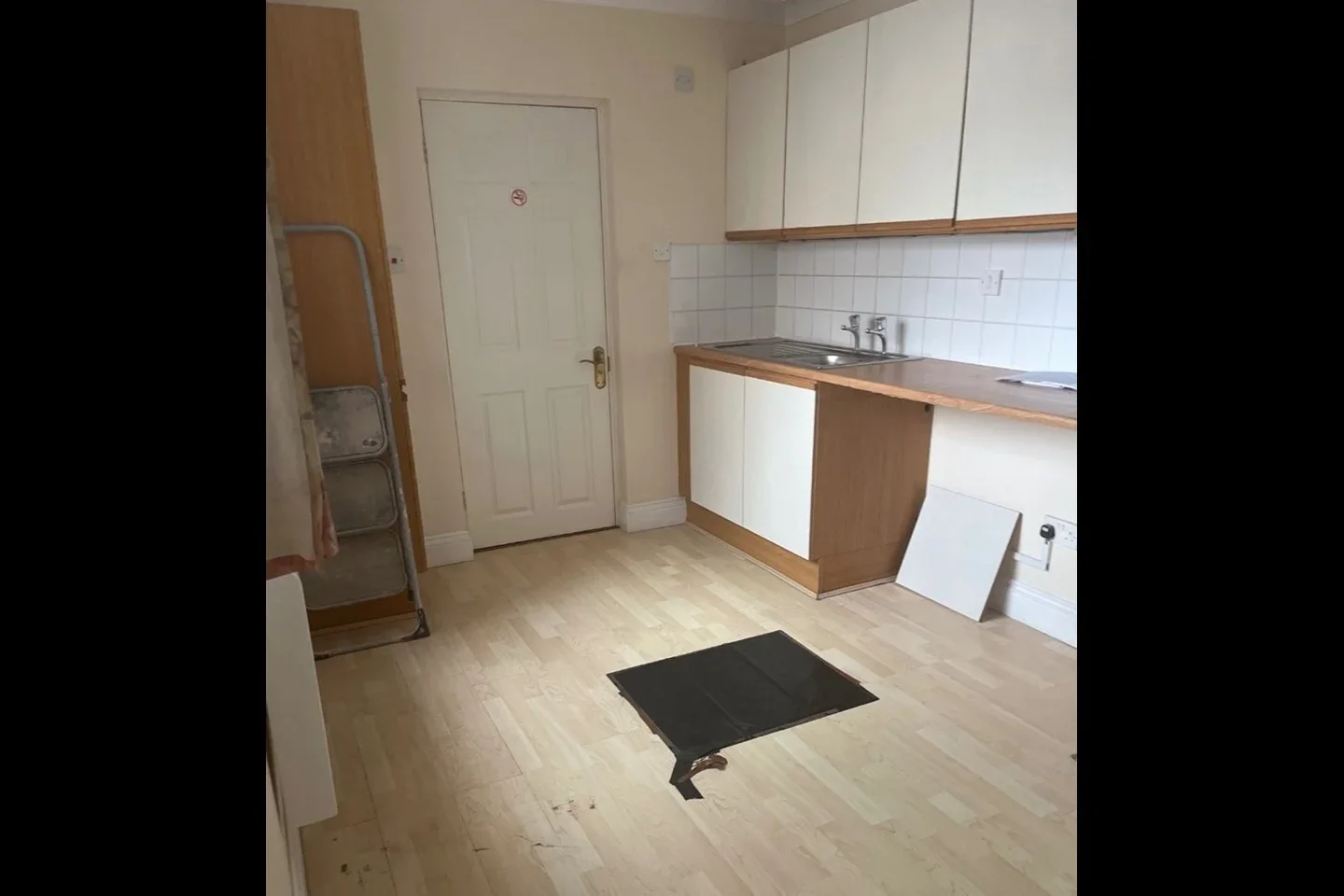 Flat Cuxton Road in Strood