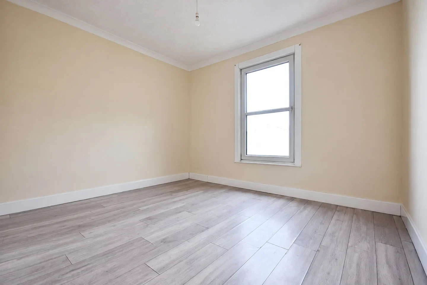 Flat Cuxton Road in Strood