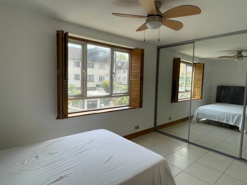 Room Strattondale Street in Greater London