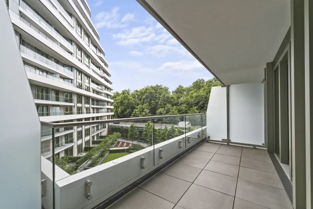 Flat Sopwith Way in Greater London