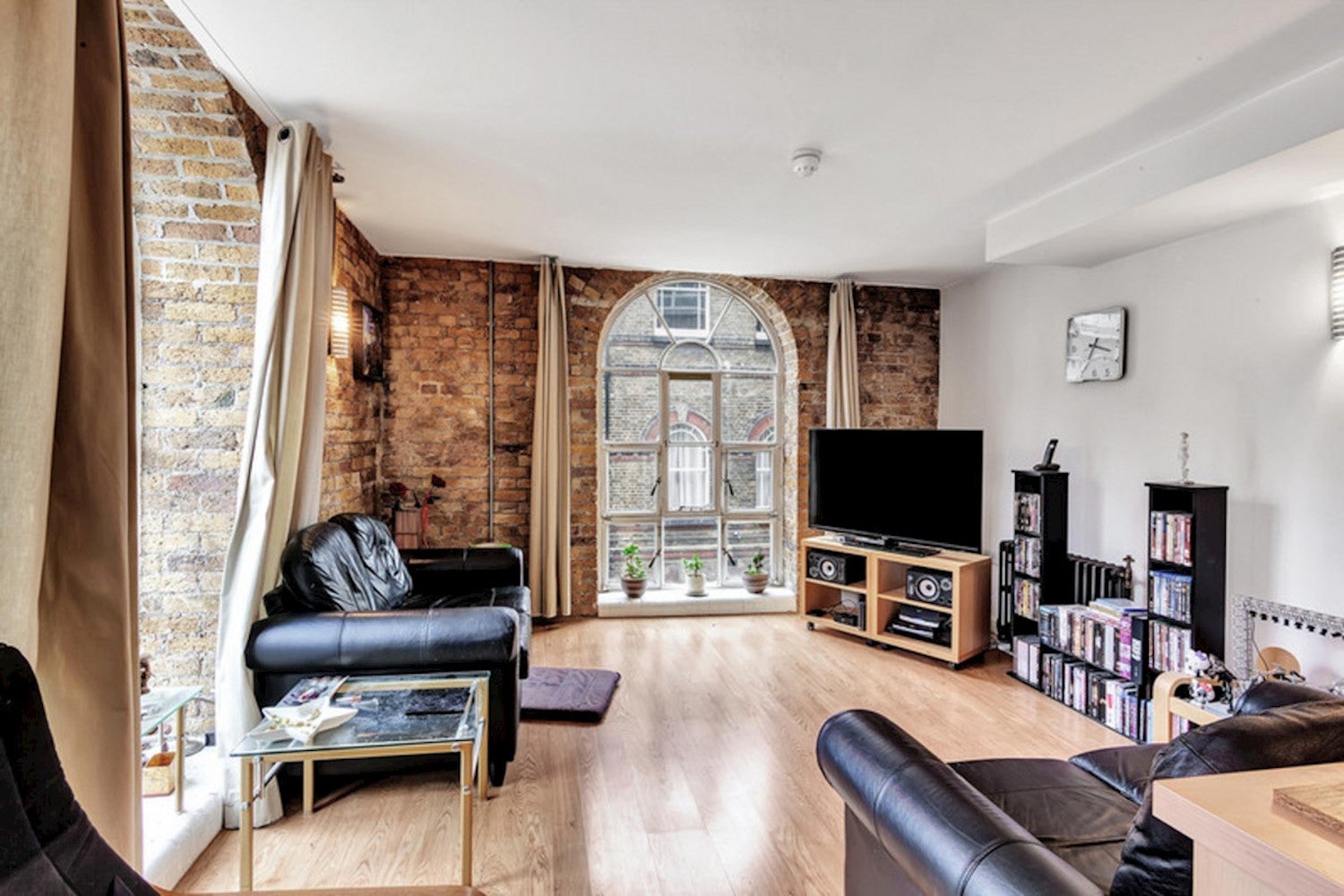 Flat Hopton Road in Greater London
