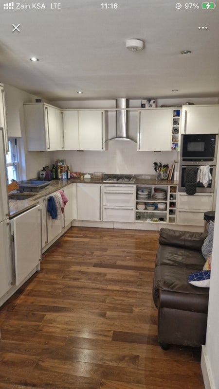 Room Finsbury Park Road in Greater London