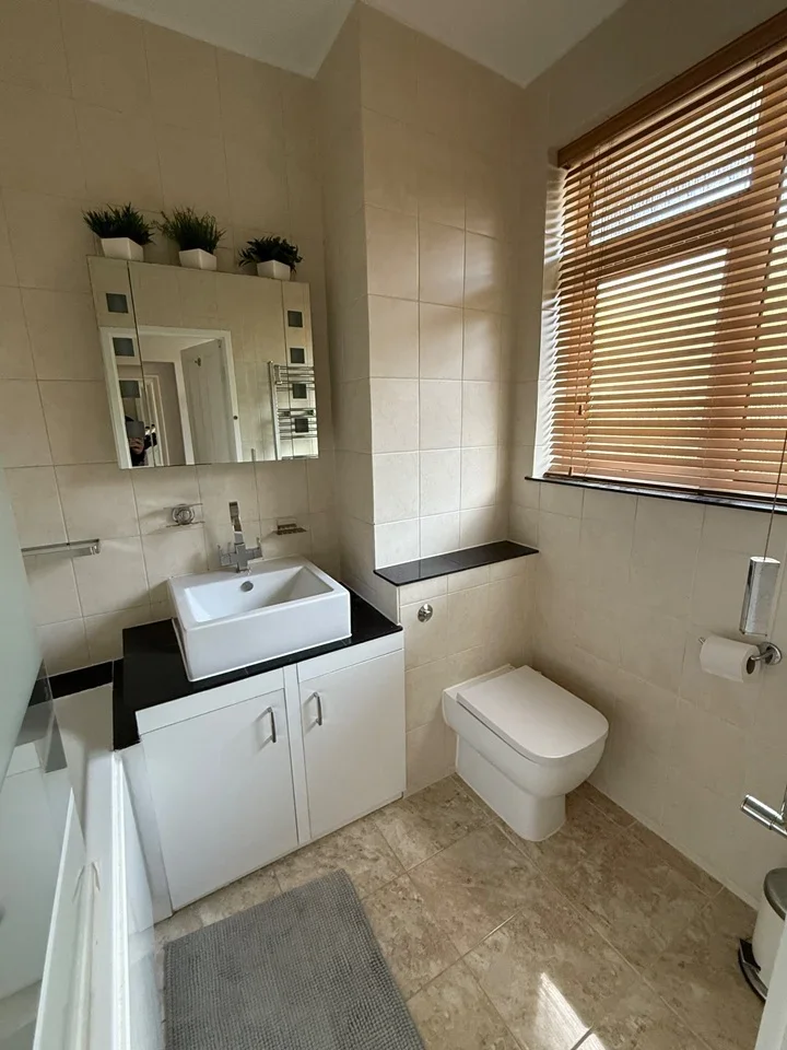Flat Windlesham Grove in Greater London