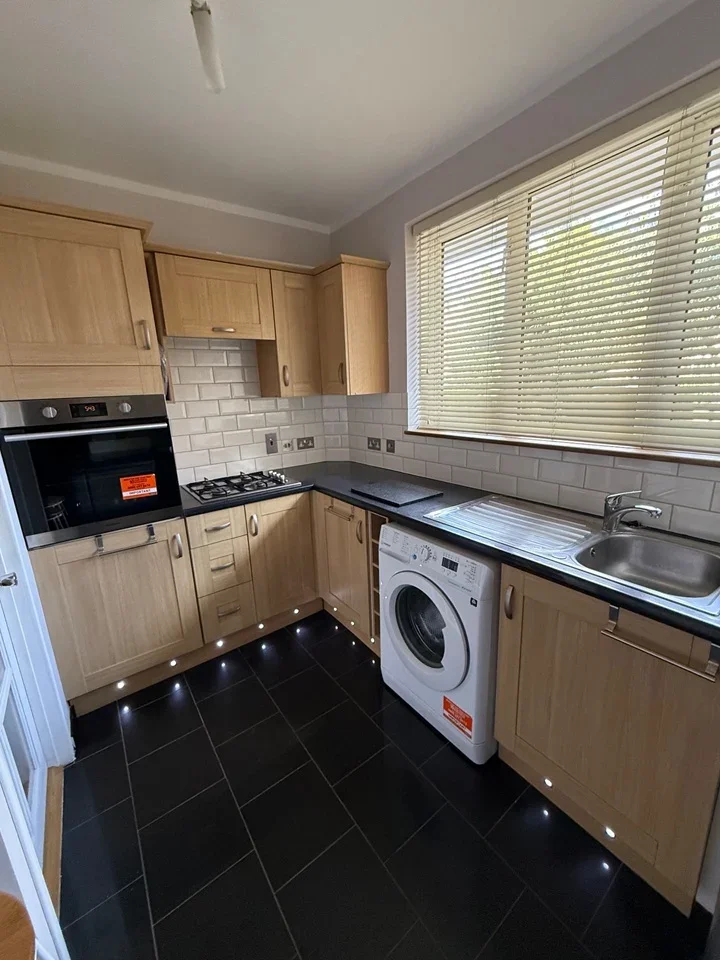 Flat Windlesham Grove in Greater London