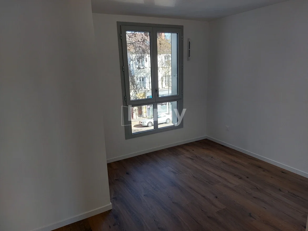 Flat Boulevard du Maréchal Juin in Mantes-la-Jolie