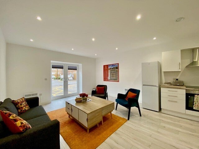 Flat Gatehouse Way in Aylesbury