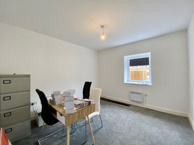 Flat Gatehouse Way in Aylesbury