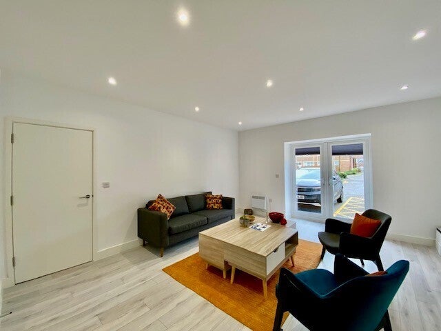 Flat Gatehouse Way in Aylesbury