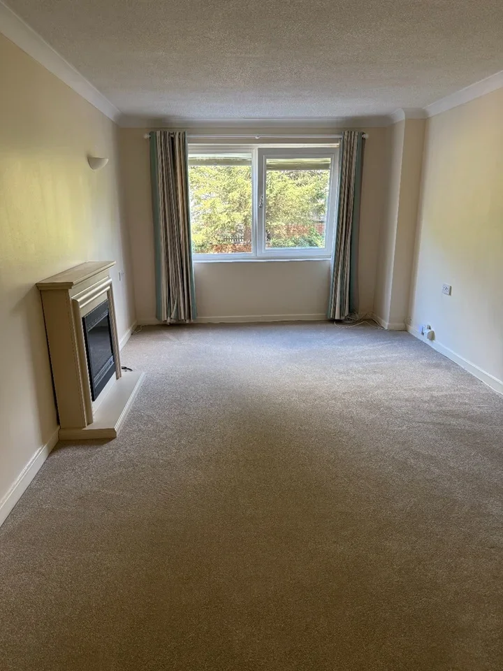 Flat Rosslyn Road in Watford