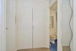 Flat Fernwood Close in Greater London