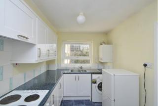 Flat Fernwood Close in Greater London