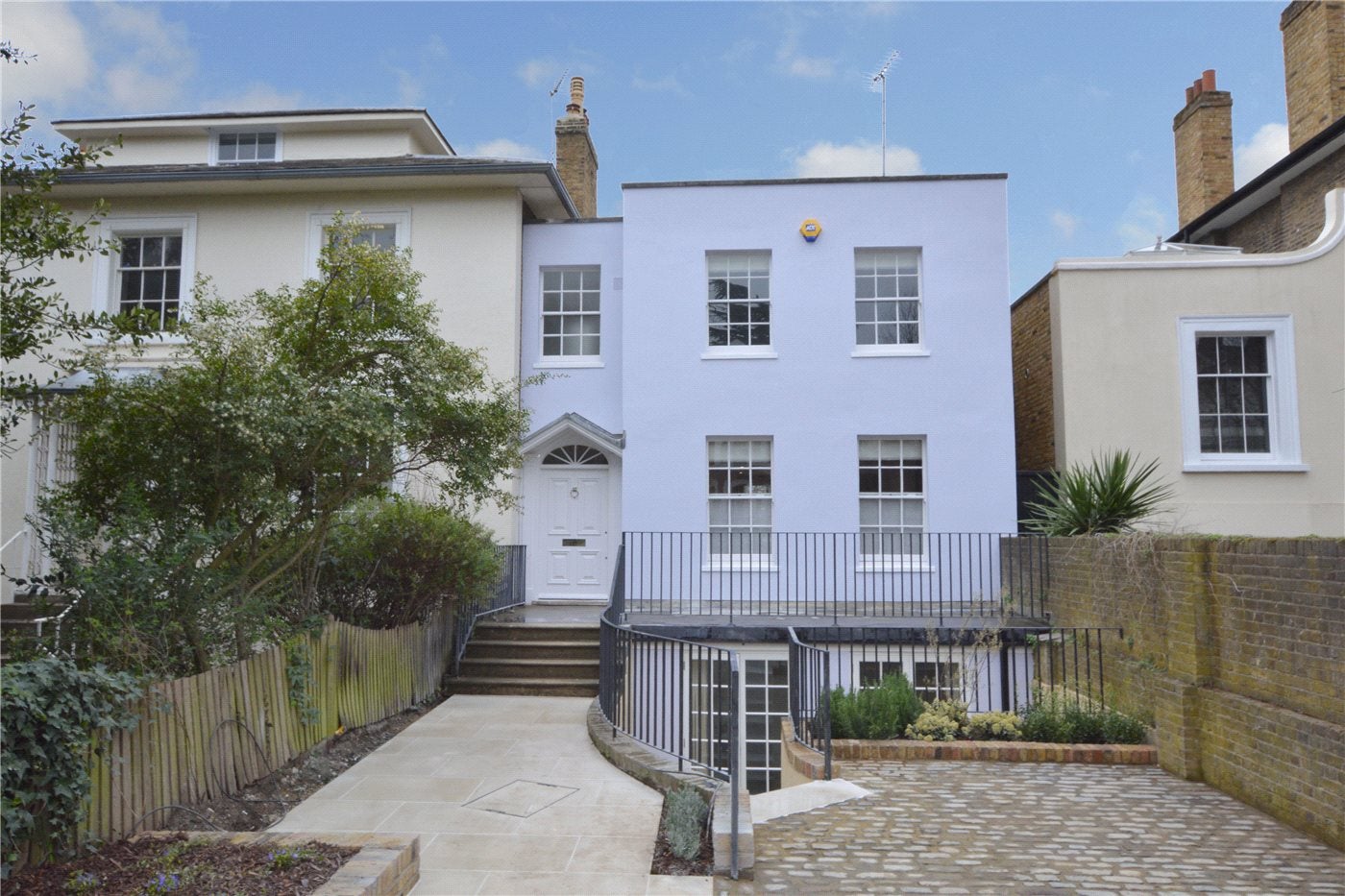 House Pond Road in Greater London