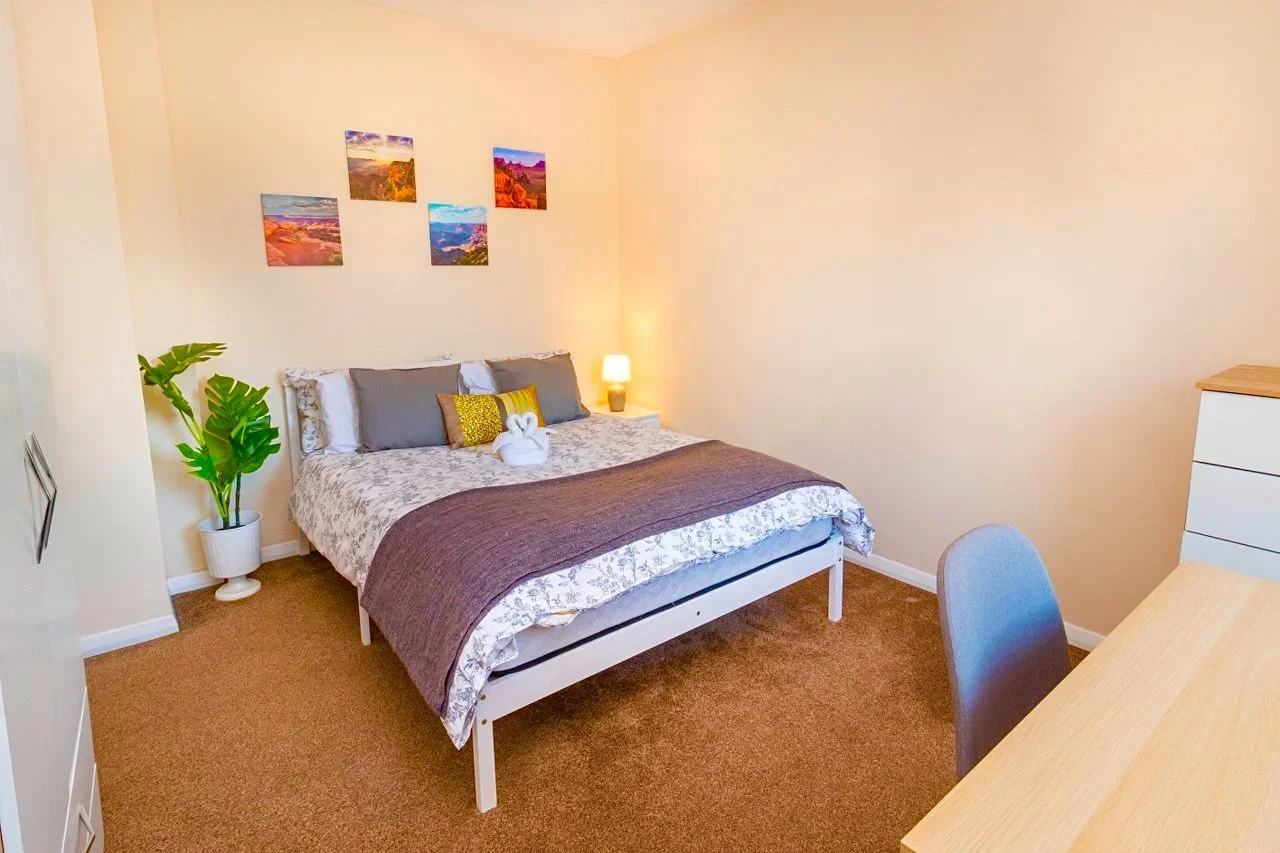 Flat Merryfield in Greater London