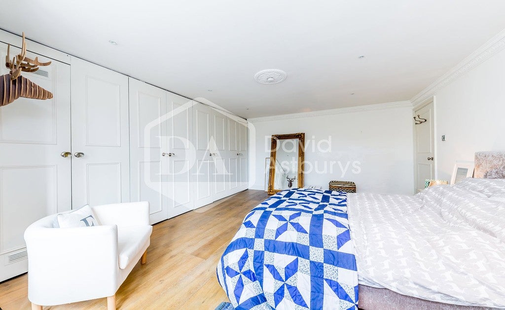 Flat Hornsey Road in Greater London
