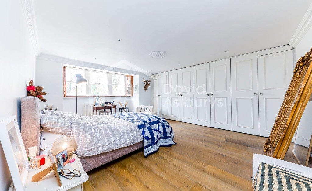 Flat Hornsey Road in Greater London