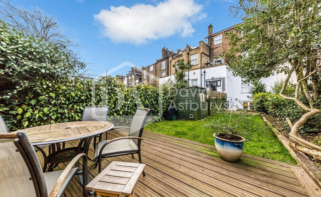 Flat Hornsey Road in Greater London