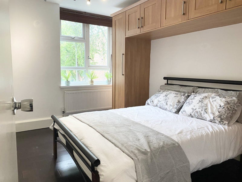 Room Wayford Street in Greater London