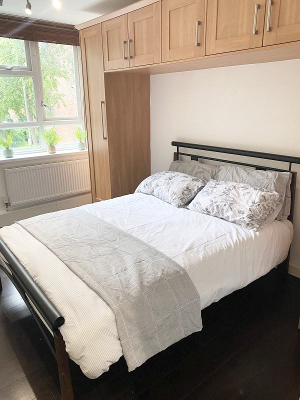 Room Wayford Street in Greater London