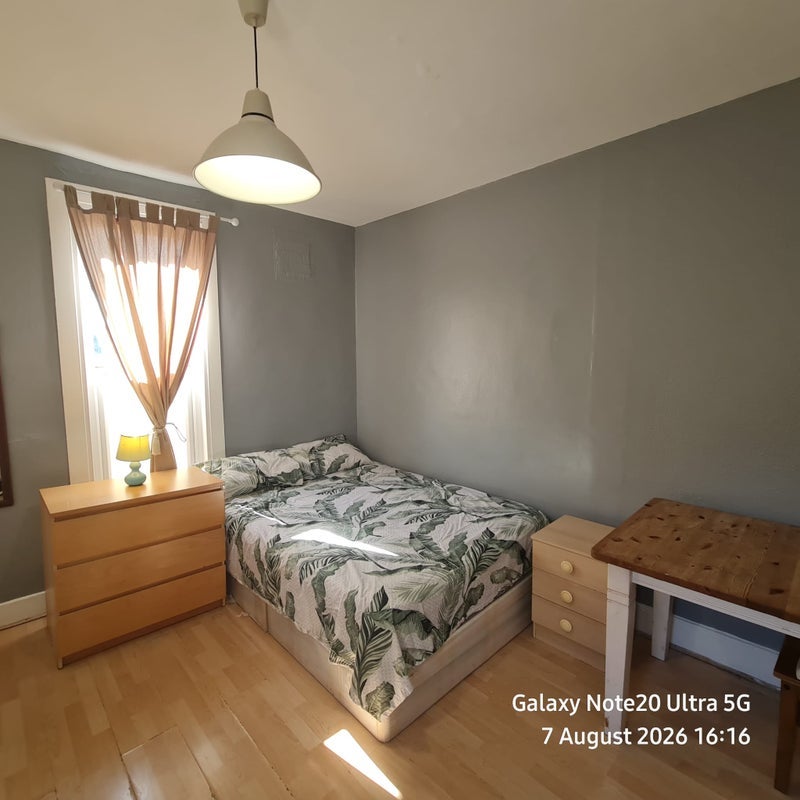 Flat Effingham Road in Greater London