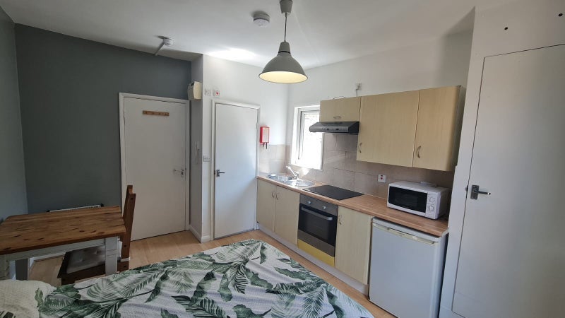 Flat Effingham Road in Greater London