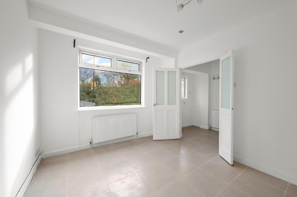 Room Mostyn Road in Greater London