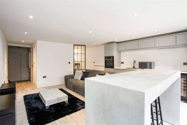 Flat Hatfield Road in St Albans