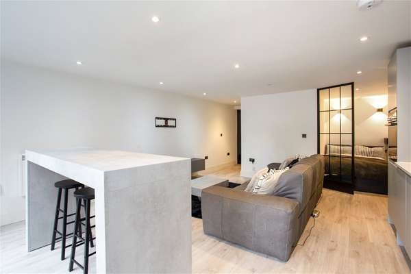 Flat Hatfield Road in St Albans