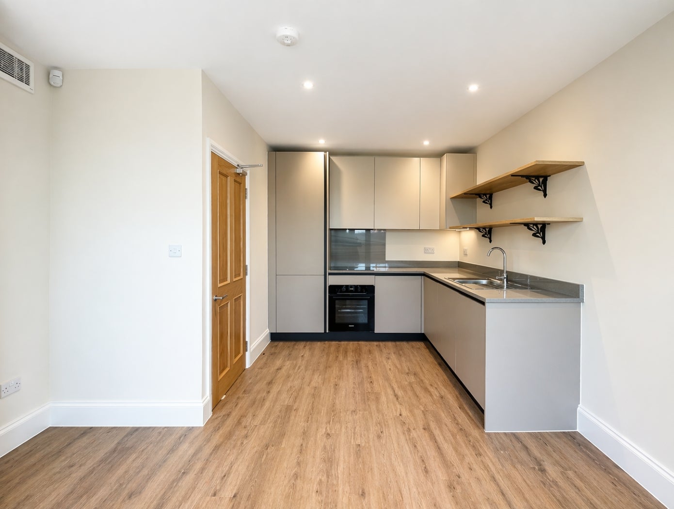 Flat Westfield Road in Greater London